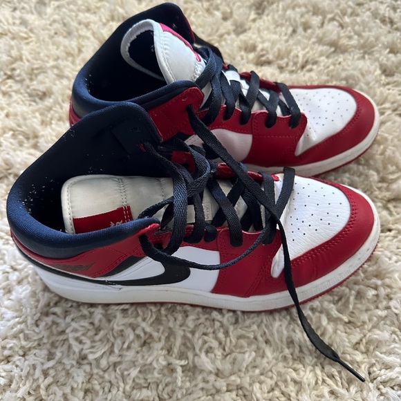 AIR JORDAN 1 MID GS “Chicago 2020” - Picture 2 of 6